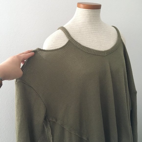 Anthropologie: Deletta Cold Shoulder Sweater - Picture 3 of 6